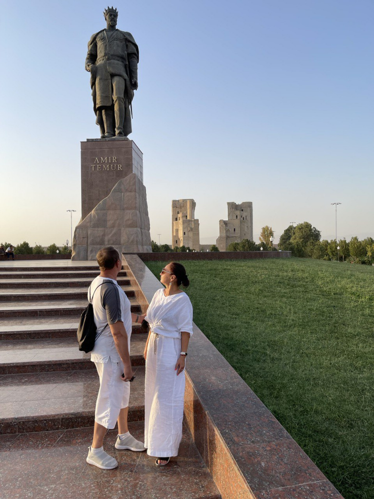 Памятник Амиру Темуру (Тамерлану). Шахрисабз, Узбекистан 2022